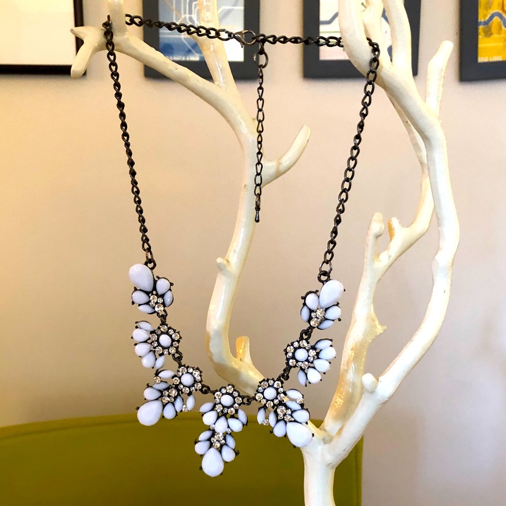 Sparkling B/W statement necklace